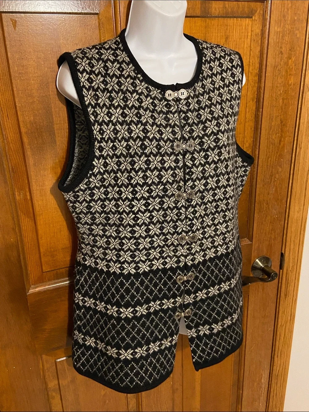 Vintage GAP Wool Vest 1990s Knit Silver metal Button Clasp Cottage Size Large